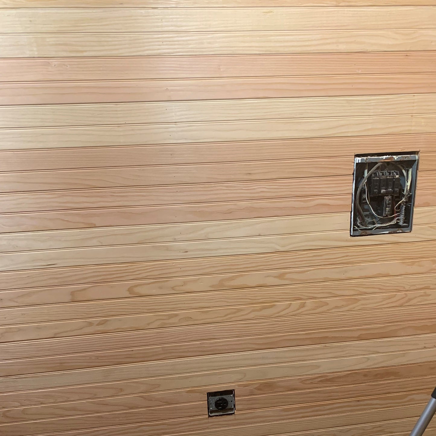 35/64” x 3-1/8” face C&btr Flat Grain Douglas Fir Beaded tongue and groove. 701'/BF SLN1020-C415716