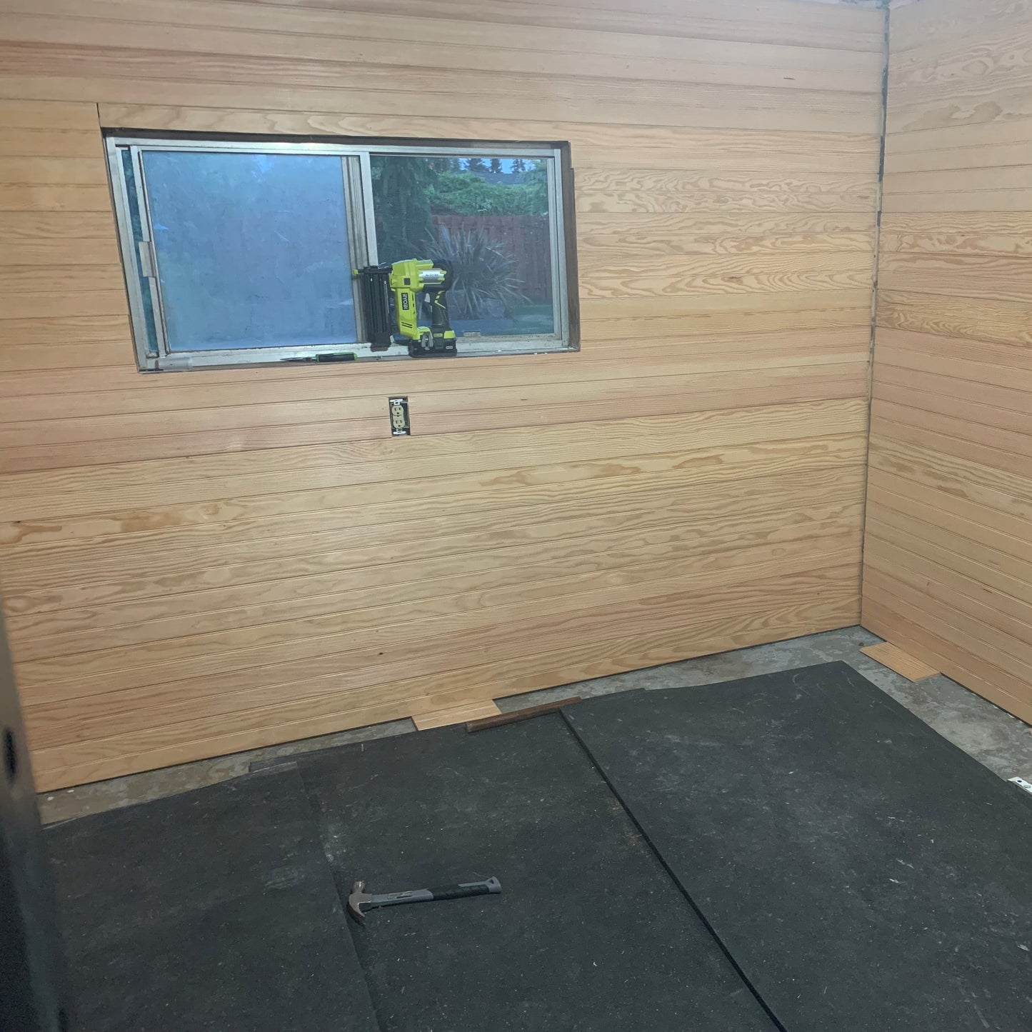 35/64” x 3-1/8” face C&btr Flat Grain Douglas Fir Beaded tongue and groove. 701'/BF SLN1020-C415716