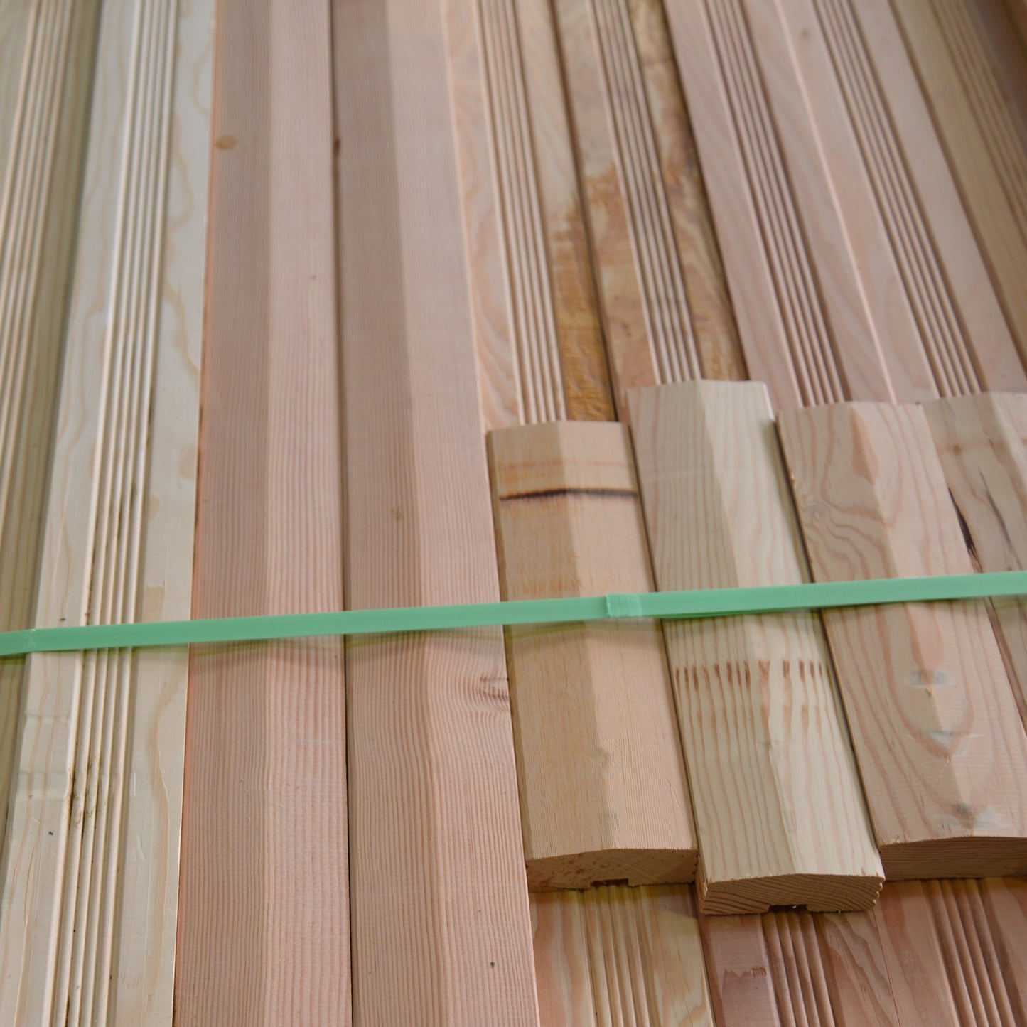 2x4 Douglas Fir PATTERN D&BTR MG 322'/BF SLN1005-C224367