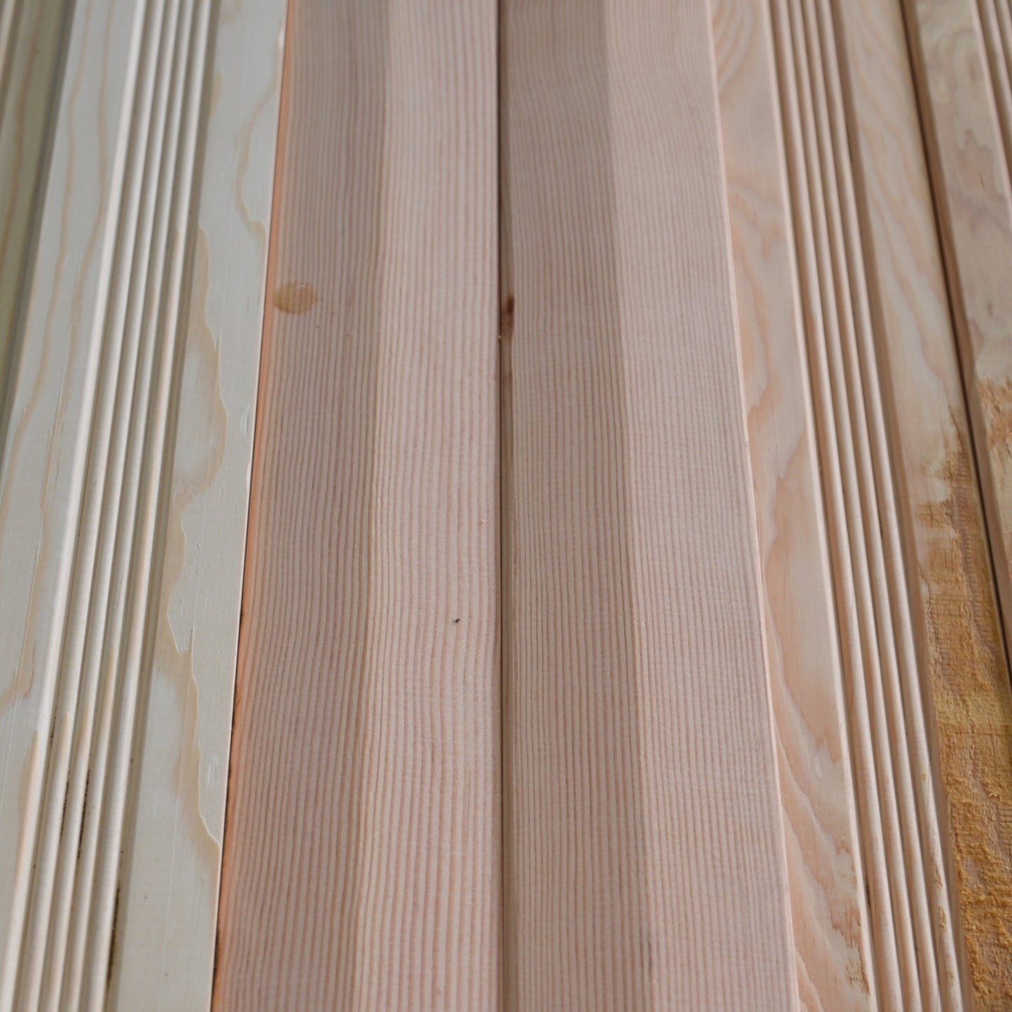 2x4 Douglas Fir PATTERN D&BTR MG 322'/BF SLN1005-C224367