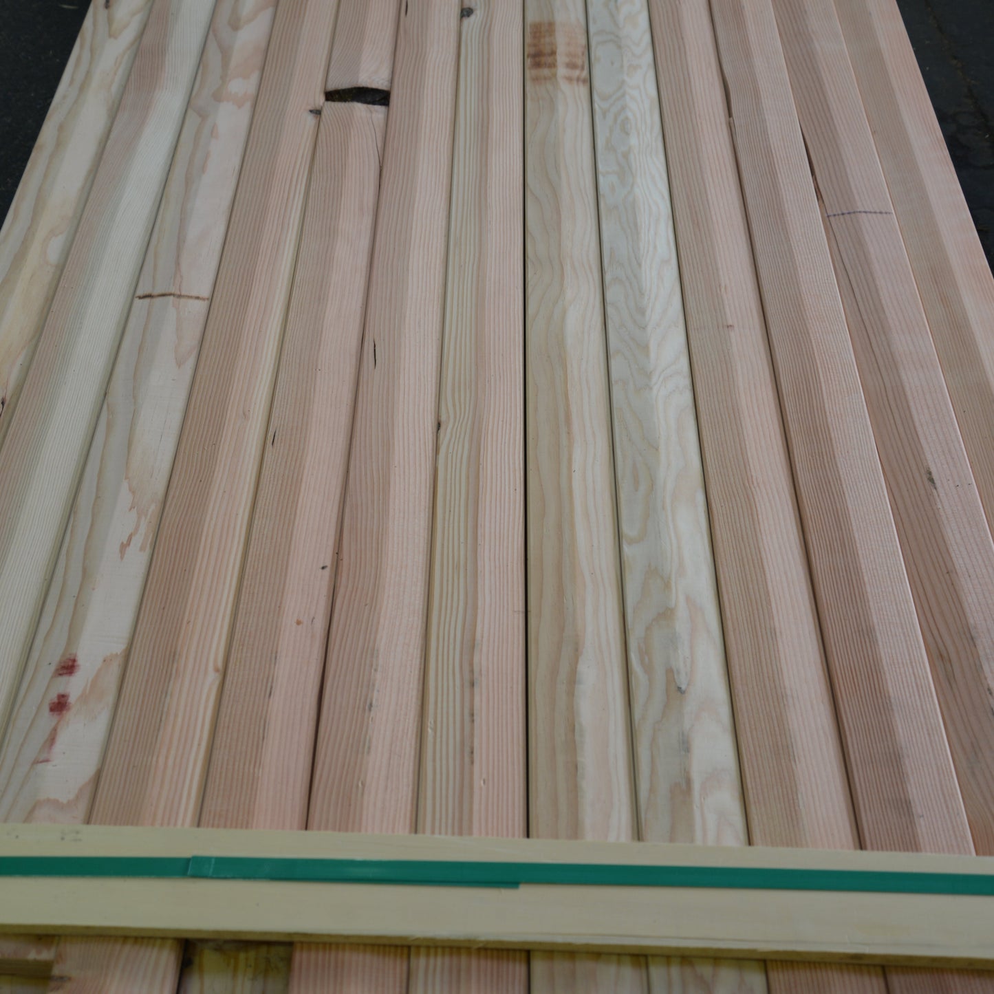 2x4 Douglas Fir PATTERN D&BTR MG 231'/BF SLN1006-C163114