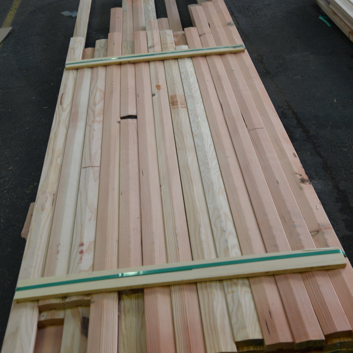 2x4 Douglas Fir PATTERN D&BTR MG 231'/BF SLN1006-C163114