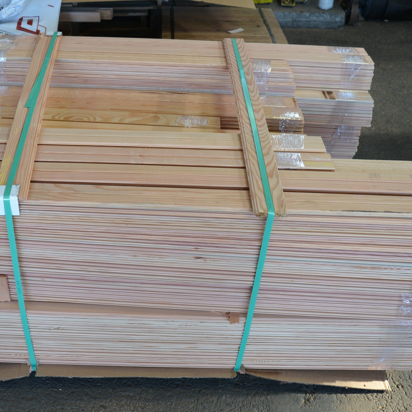 35/64” x 3-1/8” face C&btr Flat Grain Douglas Fir Beaded tongue and groove. 701'/BF SLN1020-C415716