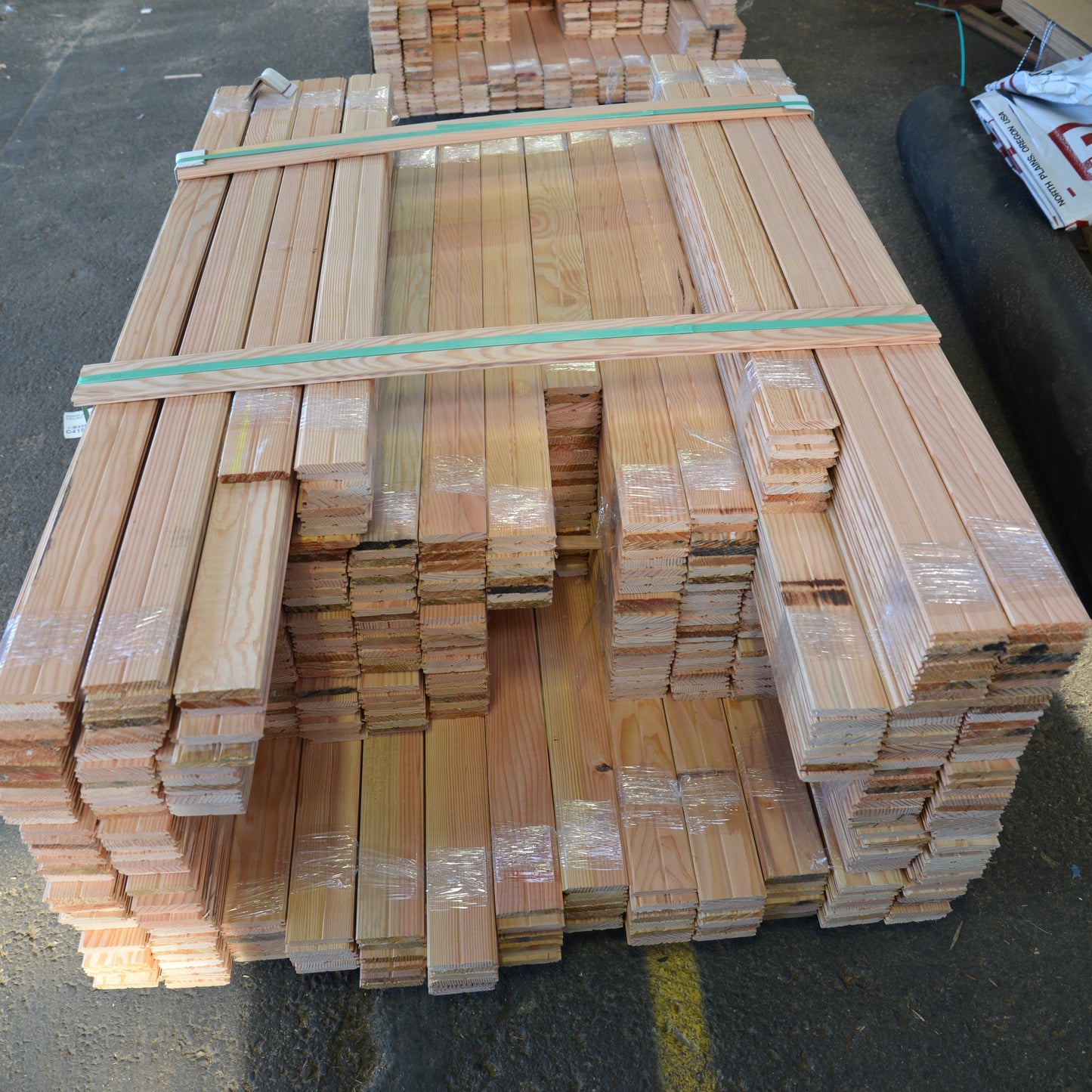 35/64” x 3-1/8” face C&btr Flat Grain Douglas Fir Beaded tongue and groove. 701'/BF SLN1020-C415716