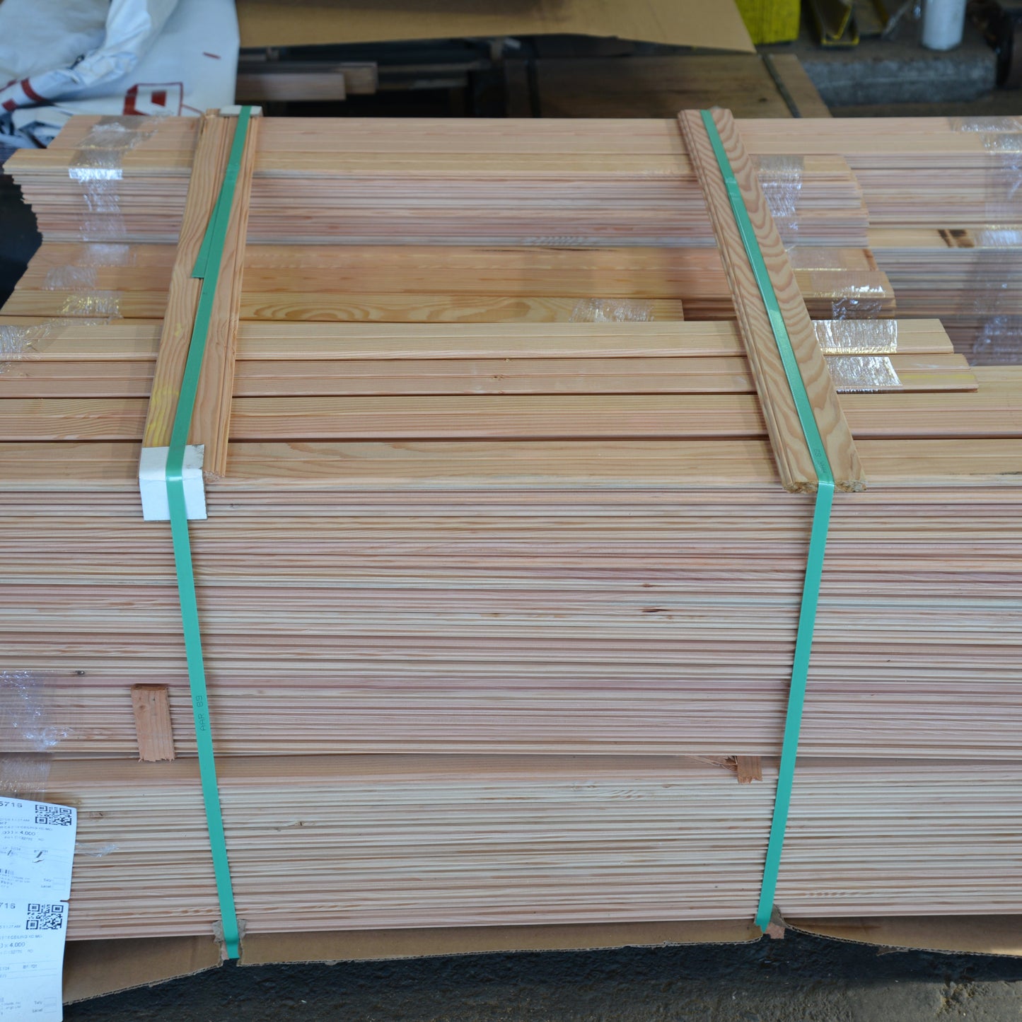 35/64” x 3-1/8” face C&btr Flat Grain Douglas Fir Beaded tongue and groove. 701'/BF SLN1020-C415716