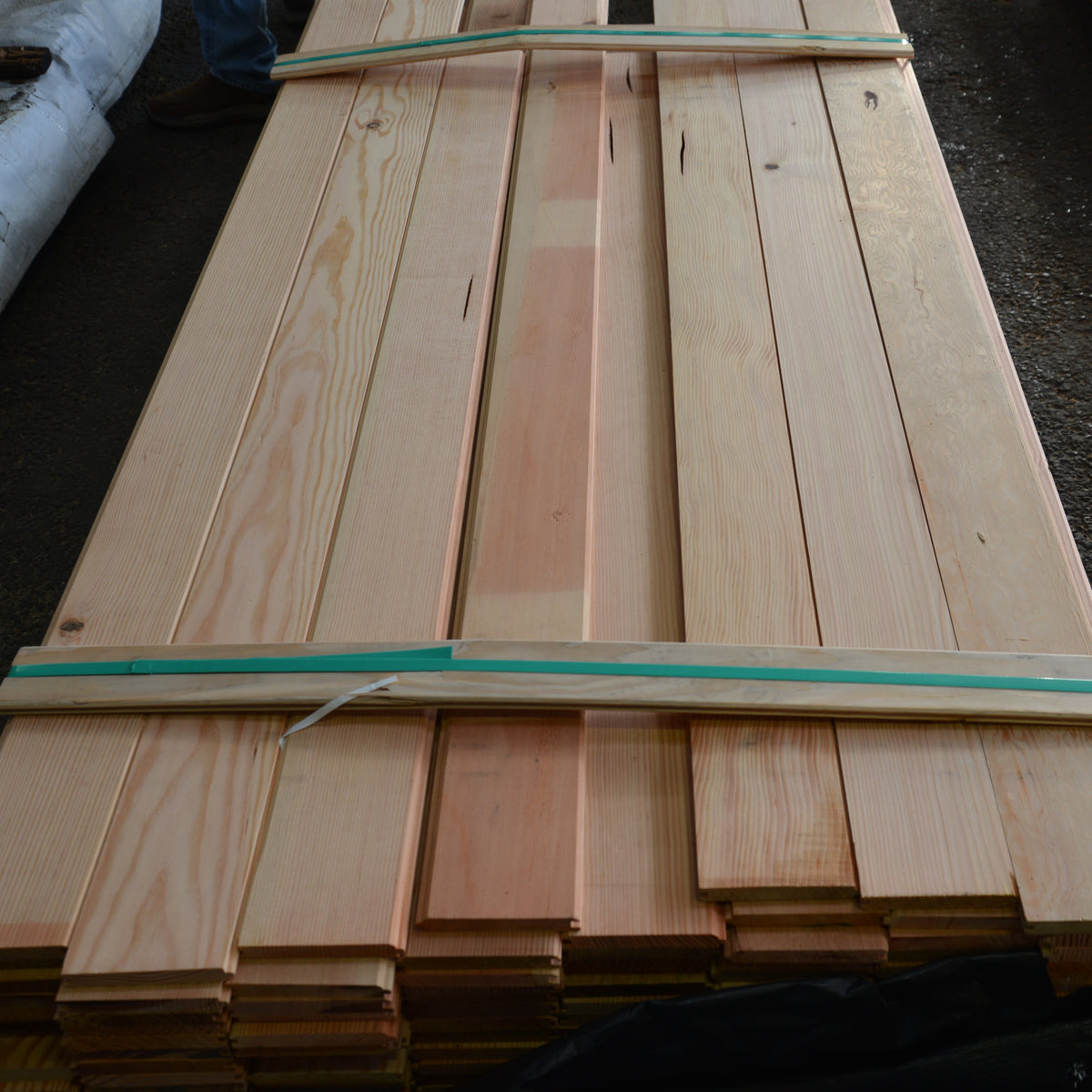 1x6 DOUGLAS FIR D GRADE WP4 - V Groove Smooth Face    1077'/LF   SLN1004-C299936